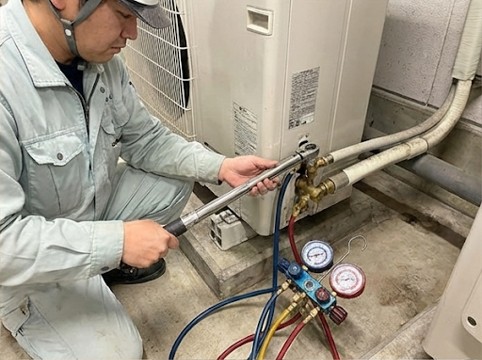 冷媒配管・室内外機フレア接続改修工事