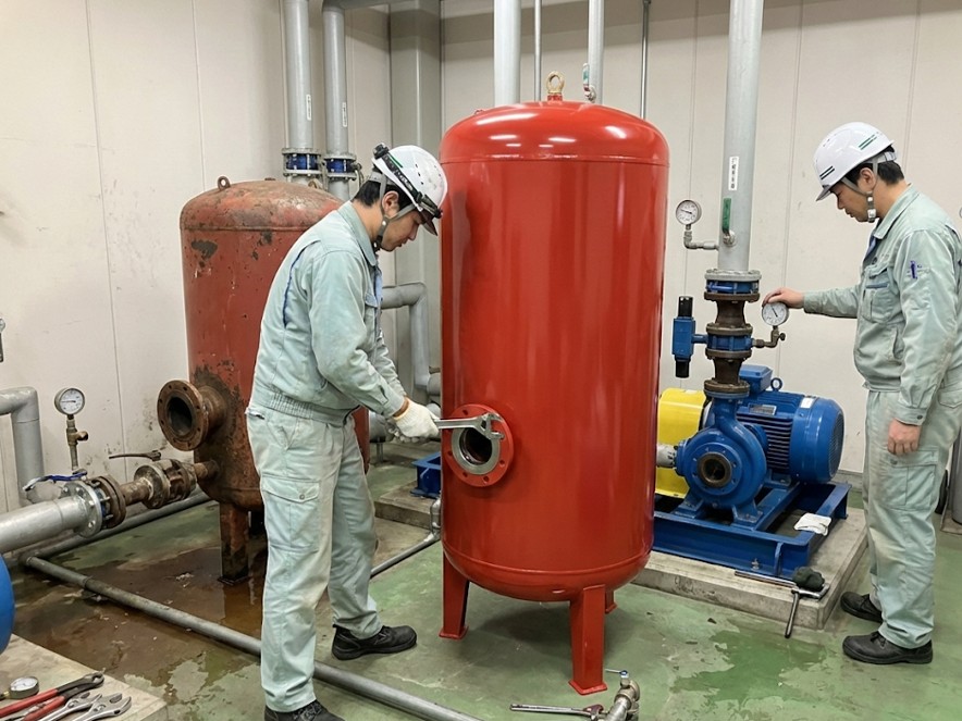密閉式膨張タンクおよび補給水ユニット更新工事
